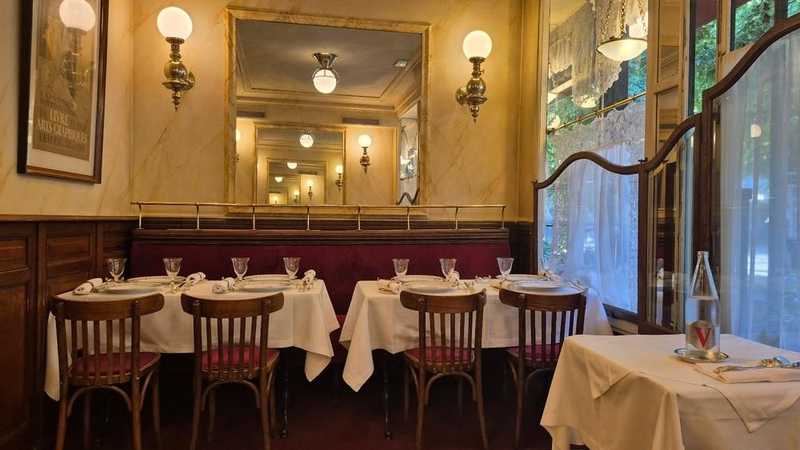 Plat et cadre du restaurant Benoit Paris 4e - Photo 2