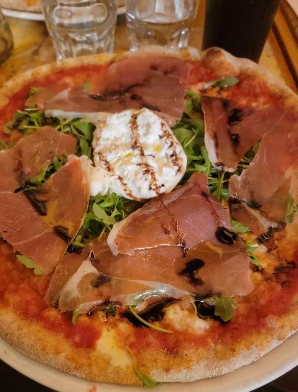 Plat et cadre du restaurant Bonvivant Pizza Paris 5e - Photo 3