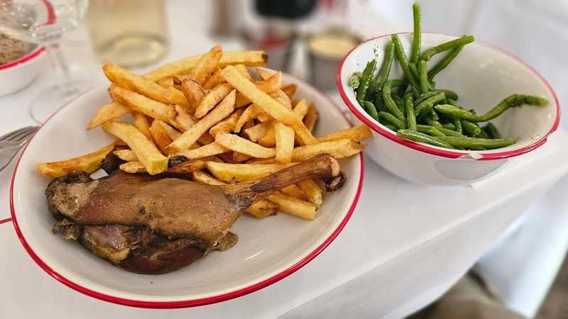 Plat et cadre du restaurant Bouillon Pigalle Paris 18e - Photo 3