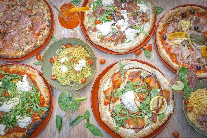 Plat et cadre du restaurant Chez Gino Pizza Feu de Bois Paris 13e - Photo 3