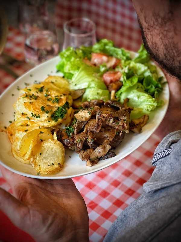 Plat et cadre du restaurant Chez Gladines Butte aux Cailles Paris 13e - Photo 3