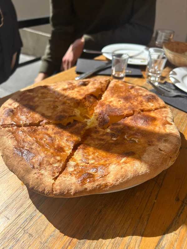 Plat et cadre du restaurant Colchide Paris 18e - Photo 2