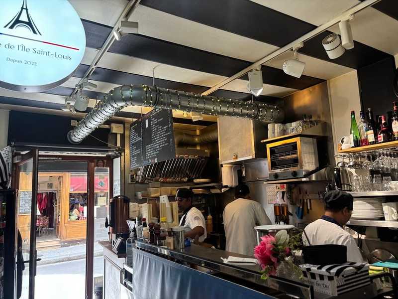 Plat et cadre du restaurant Crêperie de l’Île Saint-Louis Paris 4e - Photo 2