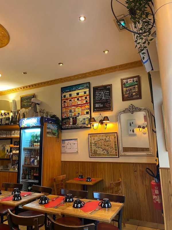 Plat et cadre du restaurant Crêperie La Bigoudenne Paris 14e - Photo 2