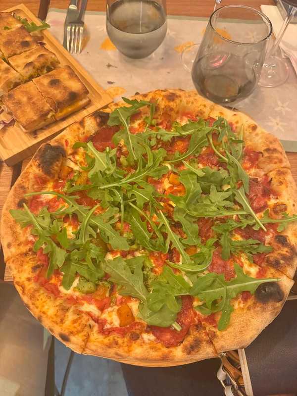Plat et cadre du restaurant FocacciAmore - Focaccia & Pizza Calabrese Paris 20e - Photo 3