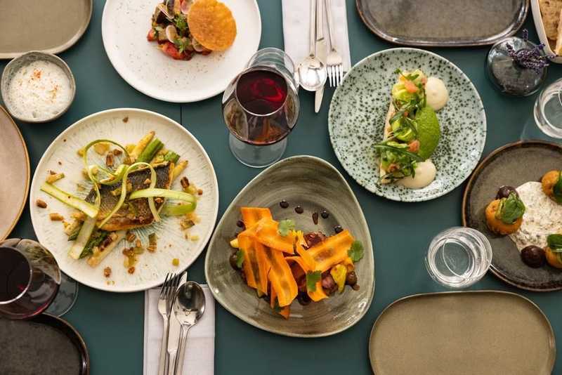 Plat et cadre du restaurant HEBE restaurant Paris 5e - Photo 2