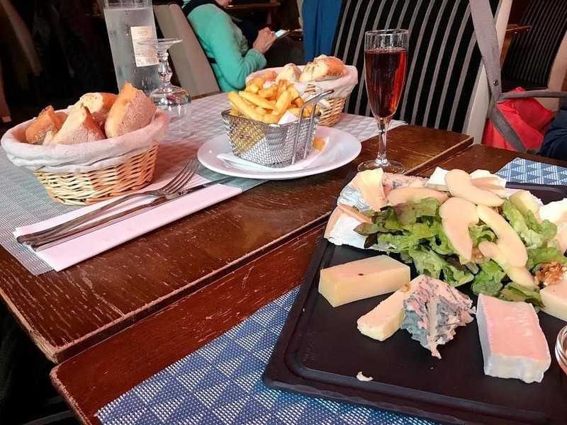 Plat et cadre du restaurant Kaskad Café, restaurant Buttes-Chaumont Paris 19e - Photo 2