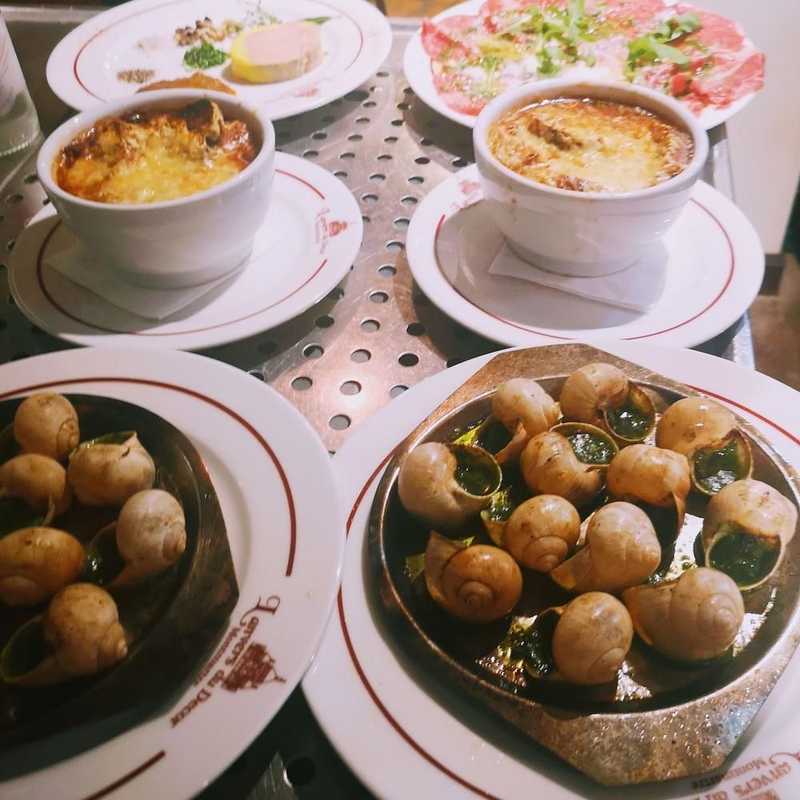 Plat et cadre du restaurant L'Anvers du Décor Paris 18e - Photo 2