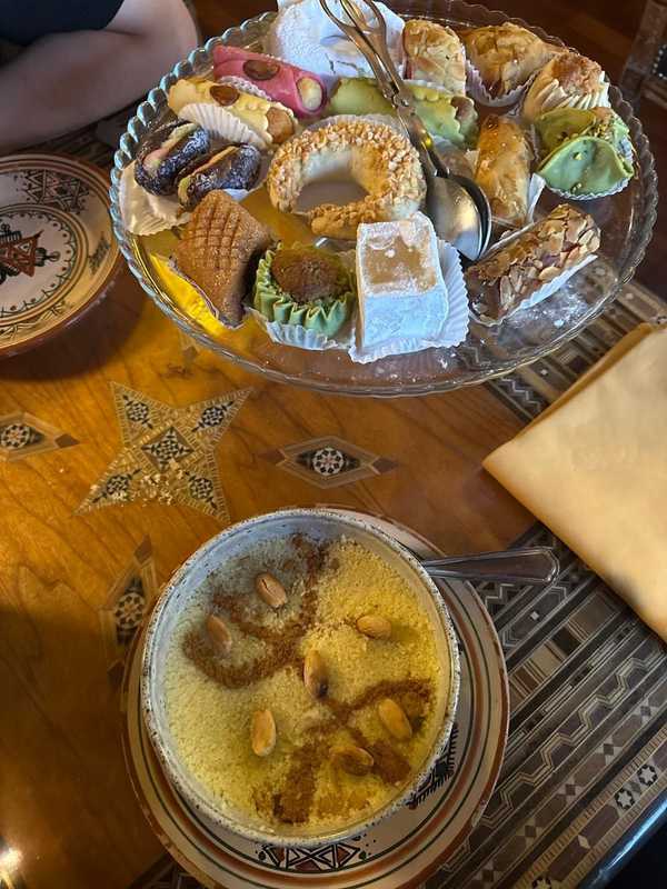 Plat et cadre du restaurant L'Atlantide Paris 19e - Photo 3