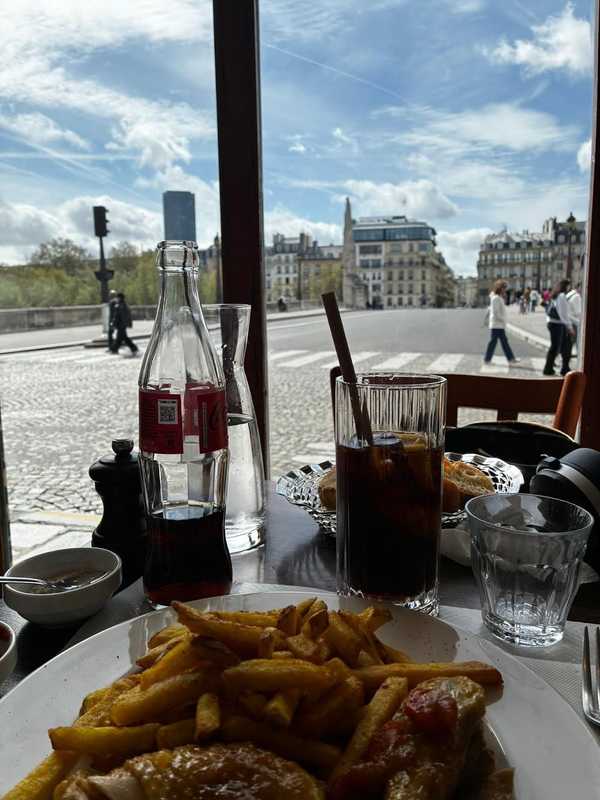 Plat et cadre du restaurant L'Escale Paris 4e - Photo 3