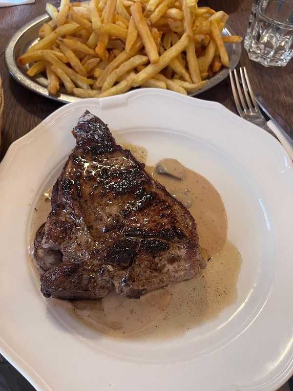 Plat et cadre du restaurant Le Bizetro Paris 16e - Photo 3