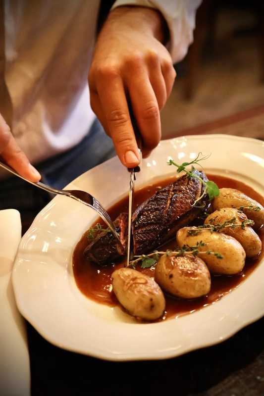 Plat et cadre du restaurant Le Bon Bock Paris 18e - Photo 2
