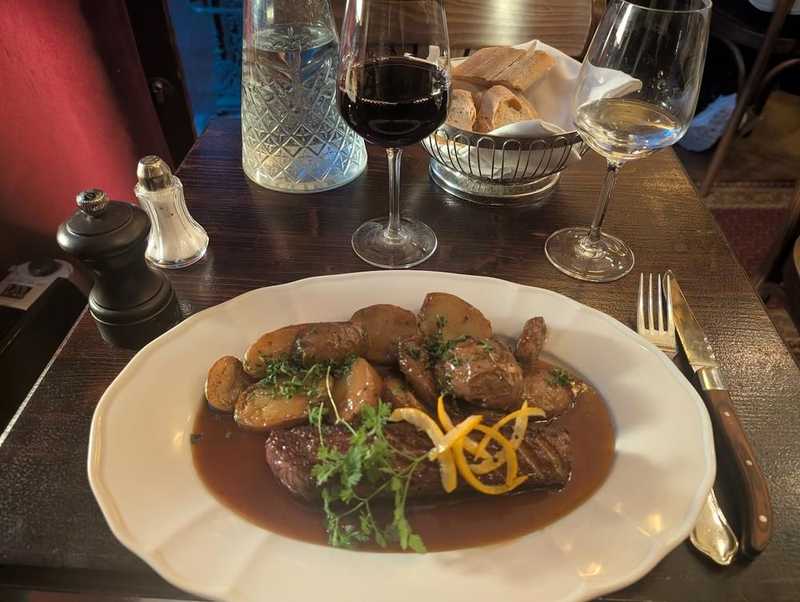 Plat et cadre du restaurant Le Bon Bock Paris 18e - Photo 3