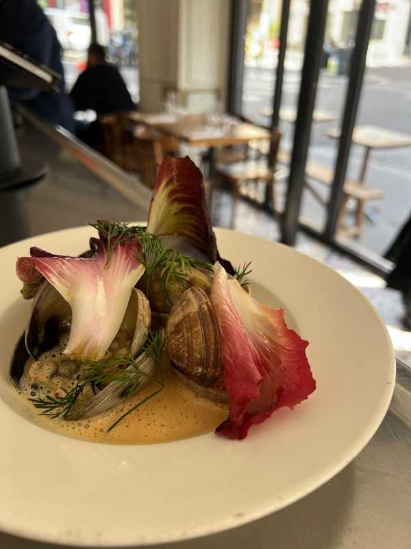 Plat et cadre du restaurant Le Cadoret Paris 19e - Photo 2