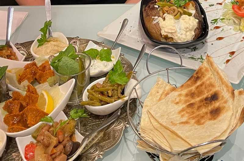 Restaurant Le Mezze du chef çig köfte Paris 20e - Photo 4