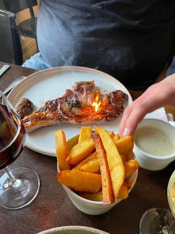 Plat et cadre du restaurant Le Nouveau Magnolia Paris 20e - Photo 2