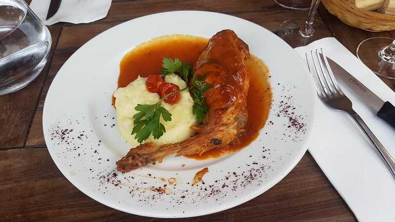Plat et cadre du restaurant Le Petit Châtelet Paris 5e - Photo 3