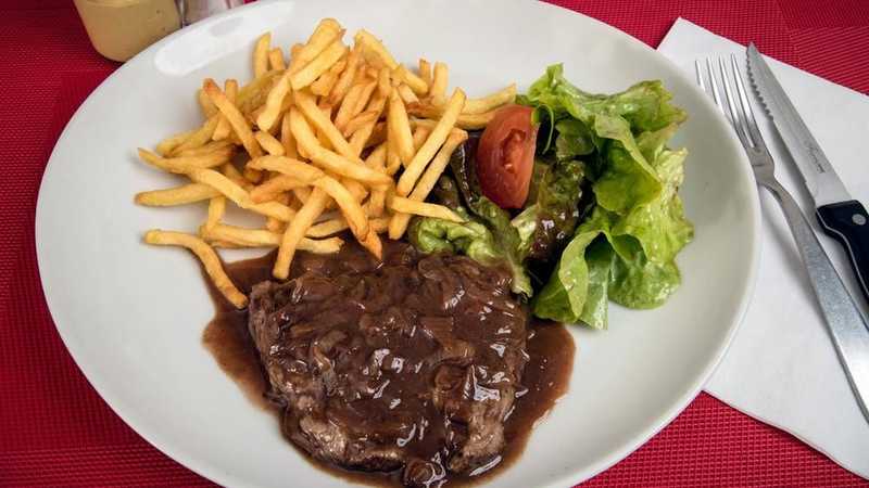 Plat et cadre du restaurant Le Petit Hameau Paris 15e - Photo 2
