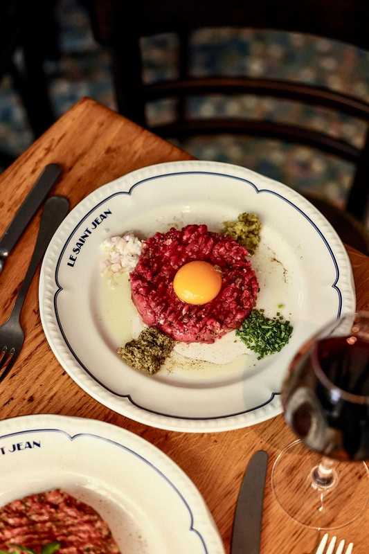 Plat et cadre du restaurant Le Saint Jean Paris 18e - Photo 2