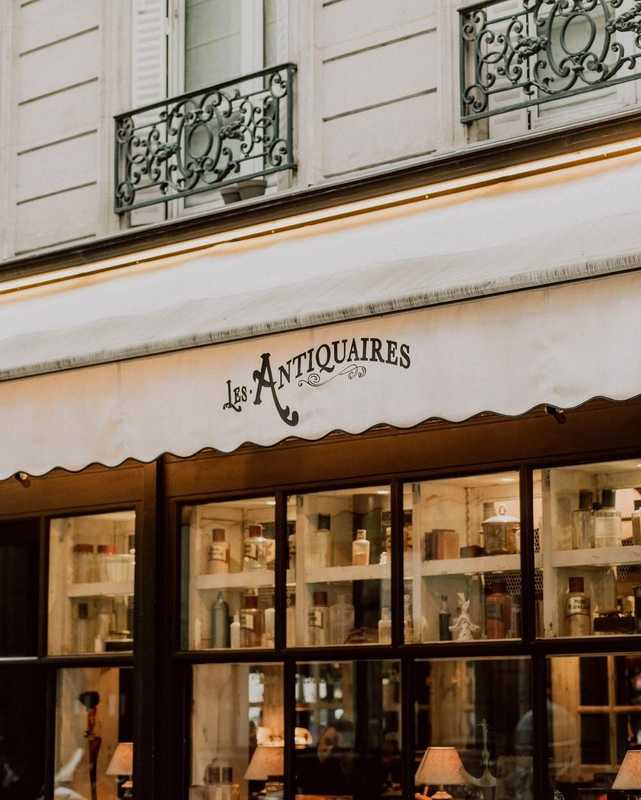 Les Antiquaires