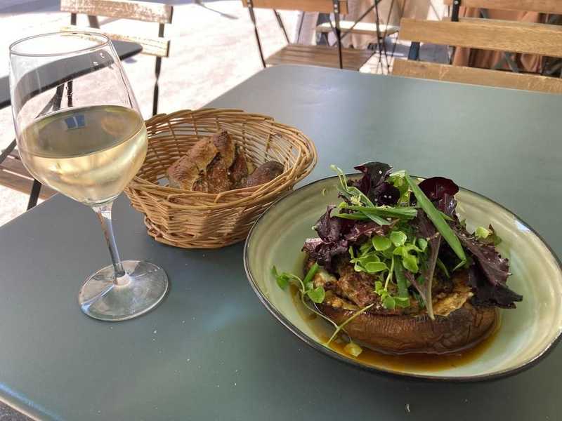 Plat et cadre du restaurant Les Vinaigriers Paris 10e - Photo 3