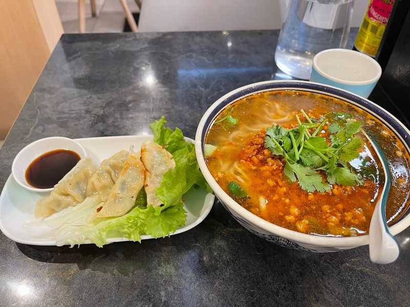 Plat et cadre du restaurant Magic Noodles Paris 15e - Photo 3