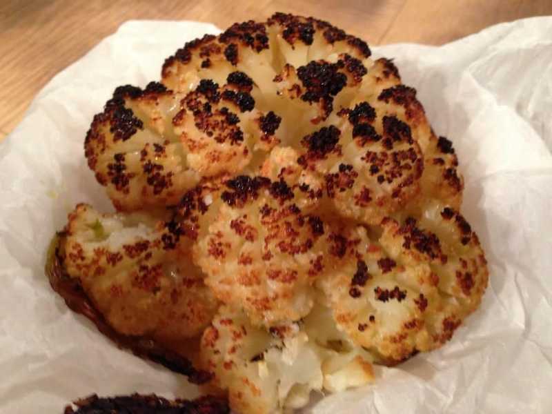 Plat et cadre du restaurant Miznon Paris 4e - Photo 2