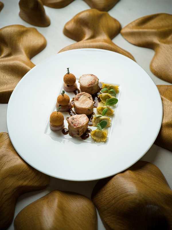 Plat et cadre du restaurant NOMICOS Paris 16e - Photo 2