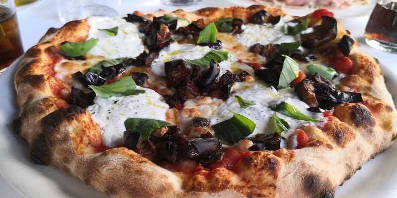 Plat et cadre du restaurant Pizza Chic Paris 6e - Photo 2