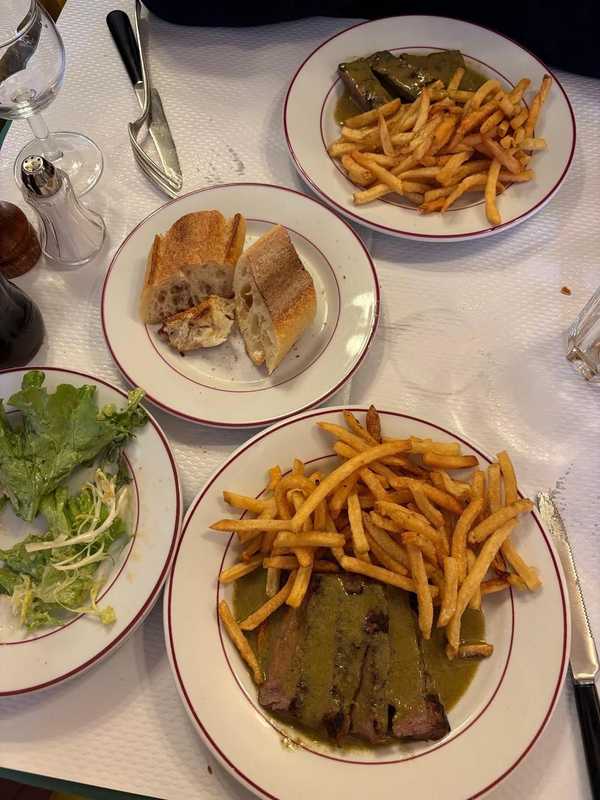 Plat et cadre du restaurant Relais de l'Entrecôte Paris 6e - Photo 3